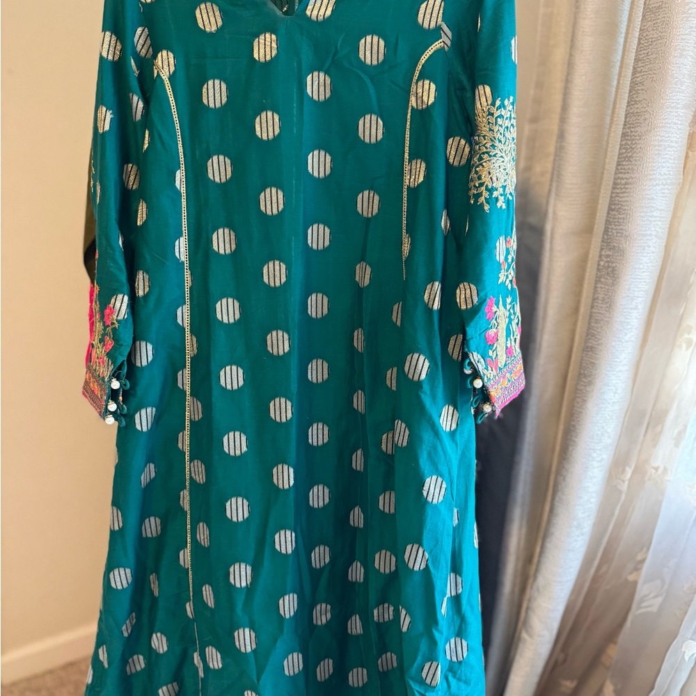 Gorgeous Ethinic 2 pc semi formal - Picture 2 of 4